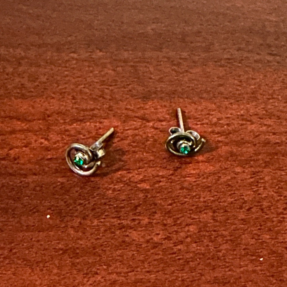 Beautiful Vintage Stud Earrings w/ Emerald Stone